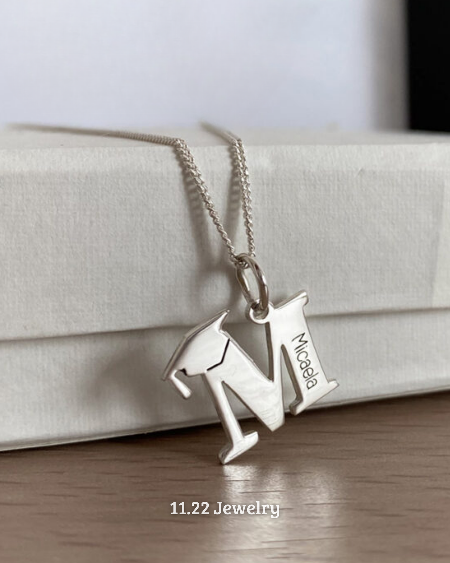 COLLAR GRADUACION INICIAL CON BIRRETE