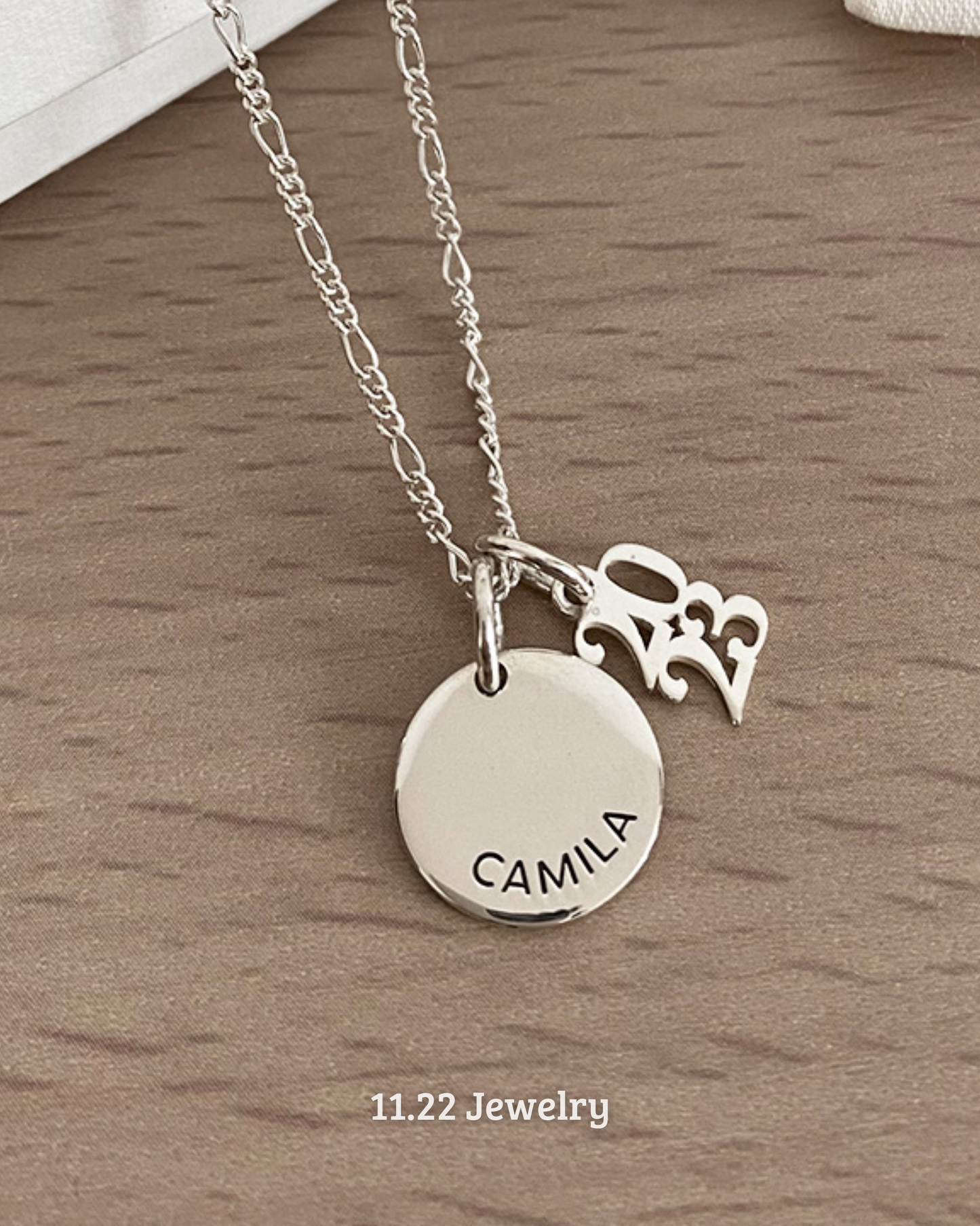 COLLAR GRADUACIÓN PLACA + DIJES BIRRETE O AÑO