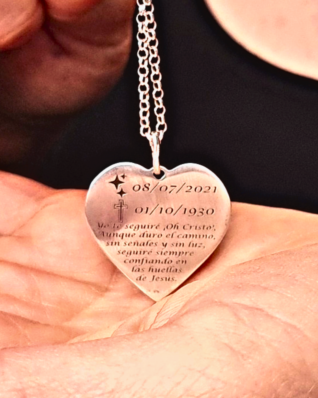 COLLAR CORAZÓN CON TEXTO PERSONALIZADO