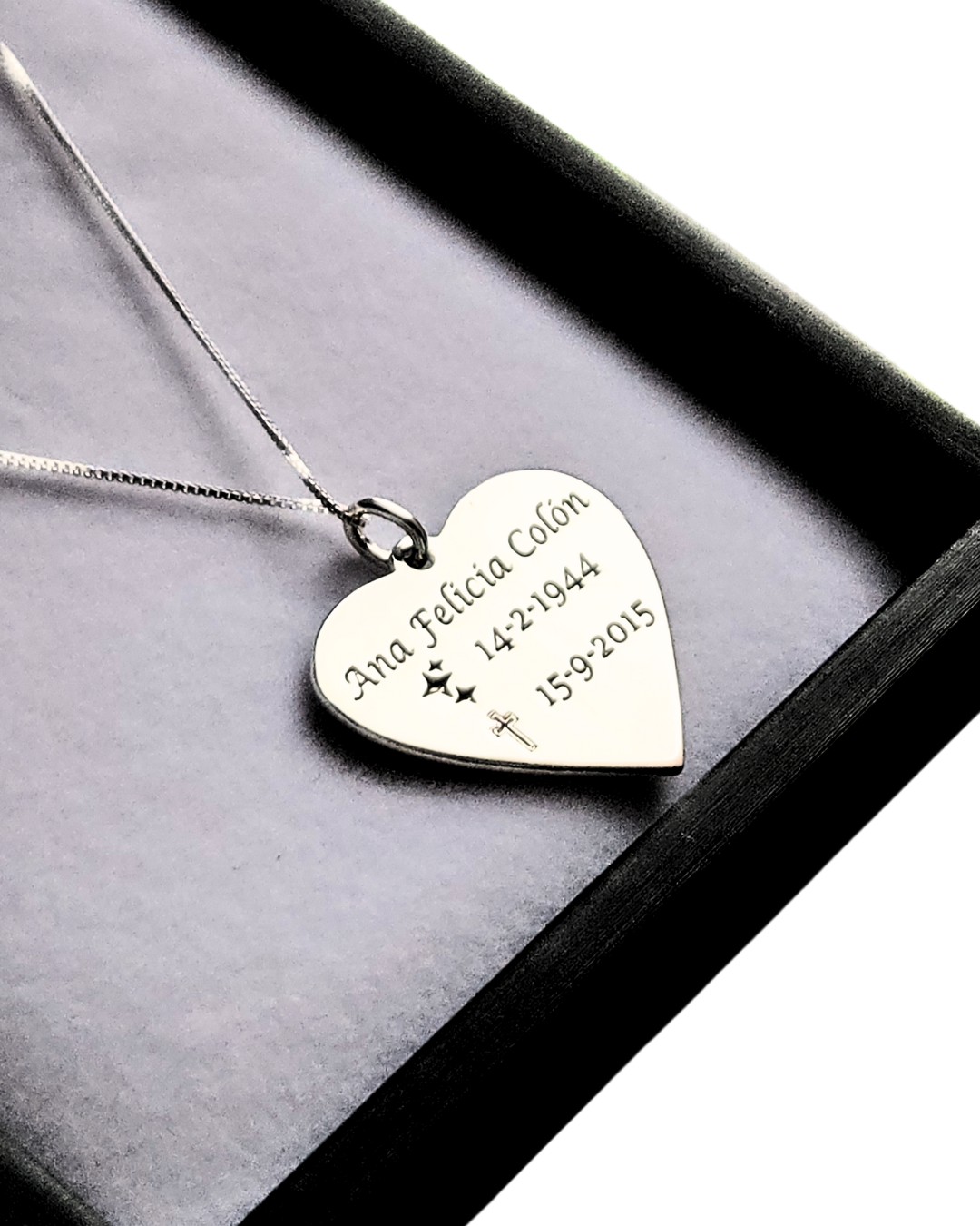 COLLAR CORAZÓN CON TEXTO PERSONALIZADO