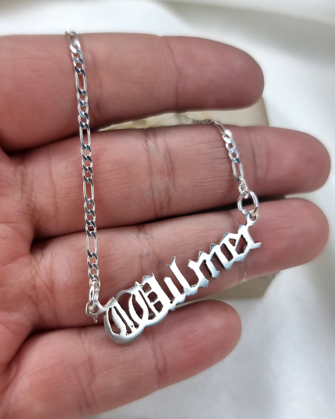 COLLAR NOMBRE CLÁSICO PARA HOMBRE