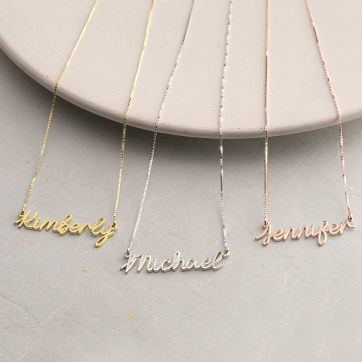 COLLAR NOMBRE CLASICO