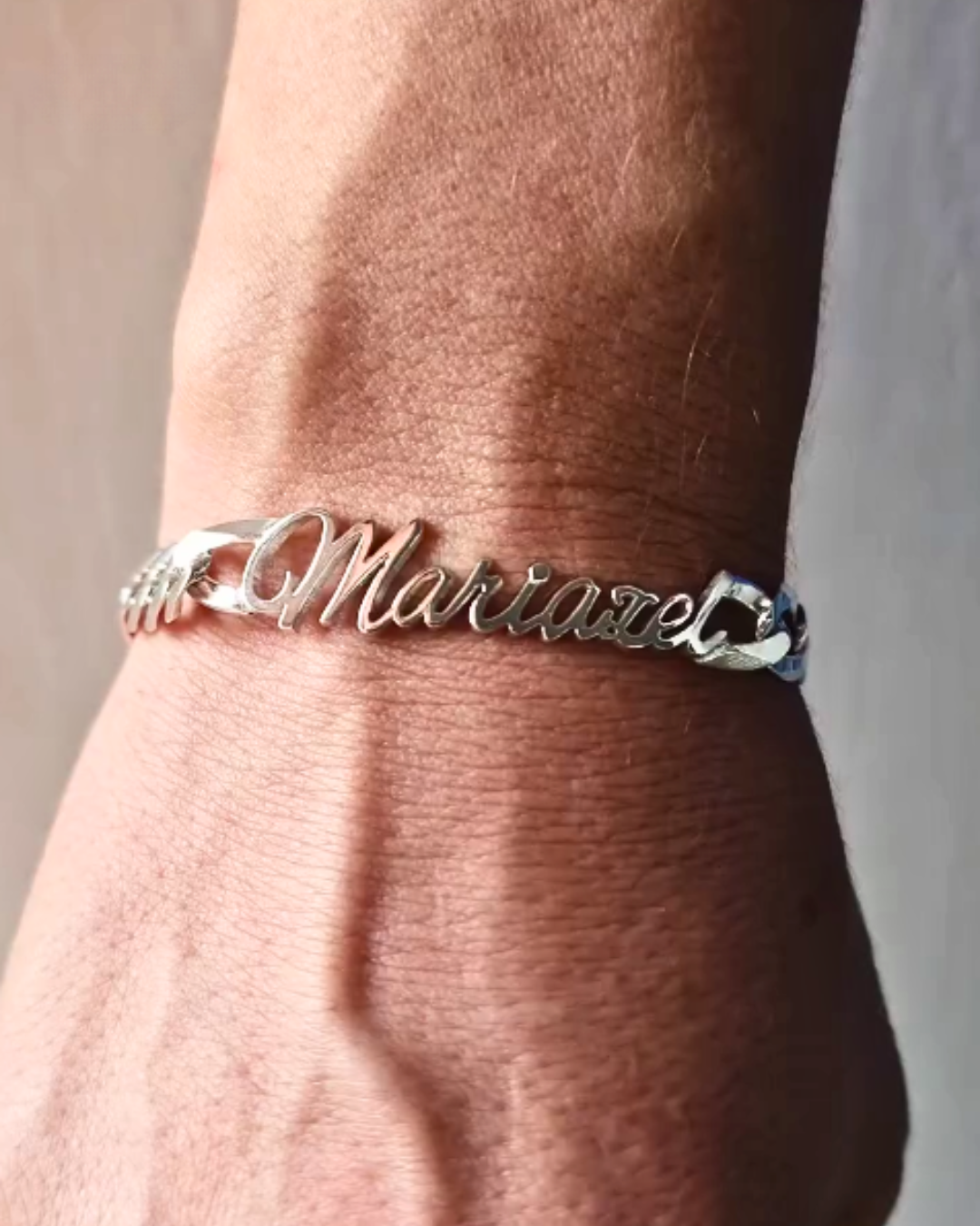 PULSERA CON NOMBRE Y CADENA GRUESA