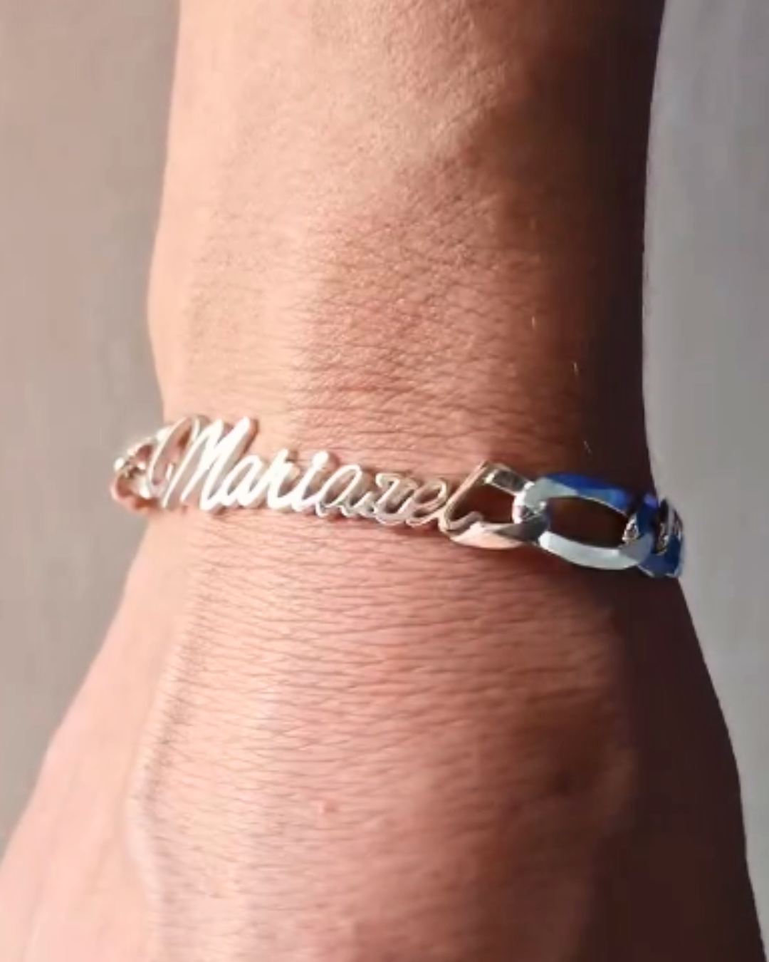 PULSERA CON NOMBRE Y CADENA GRUESA