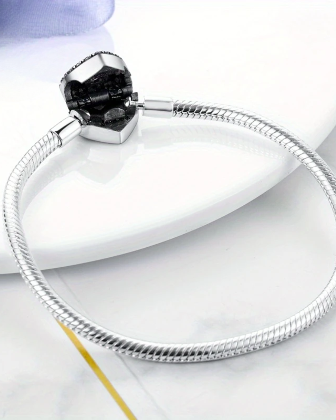 BRAZALETE DISEÑO SEMI RIGIDO CON DIJE REDONDO CON CIRCON CORAZON - PRE ORDEN