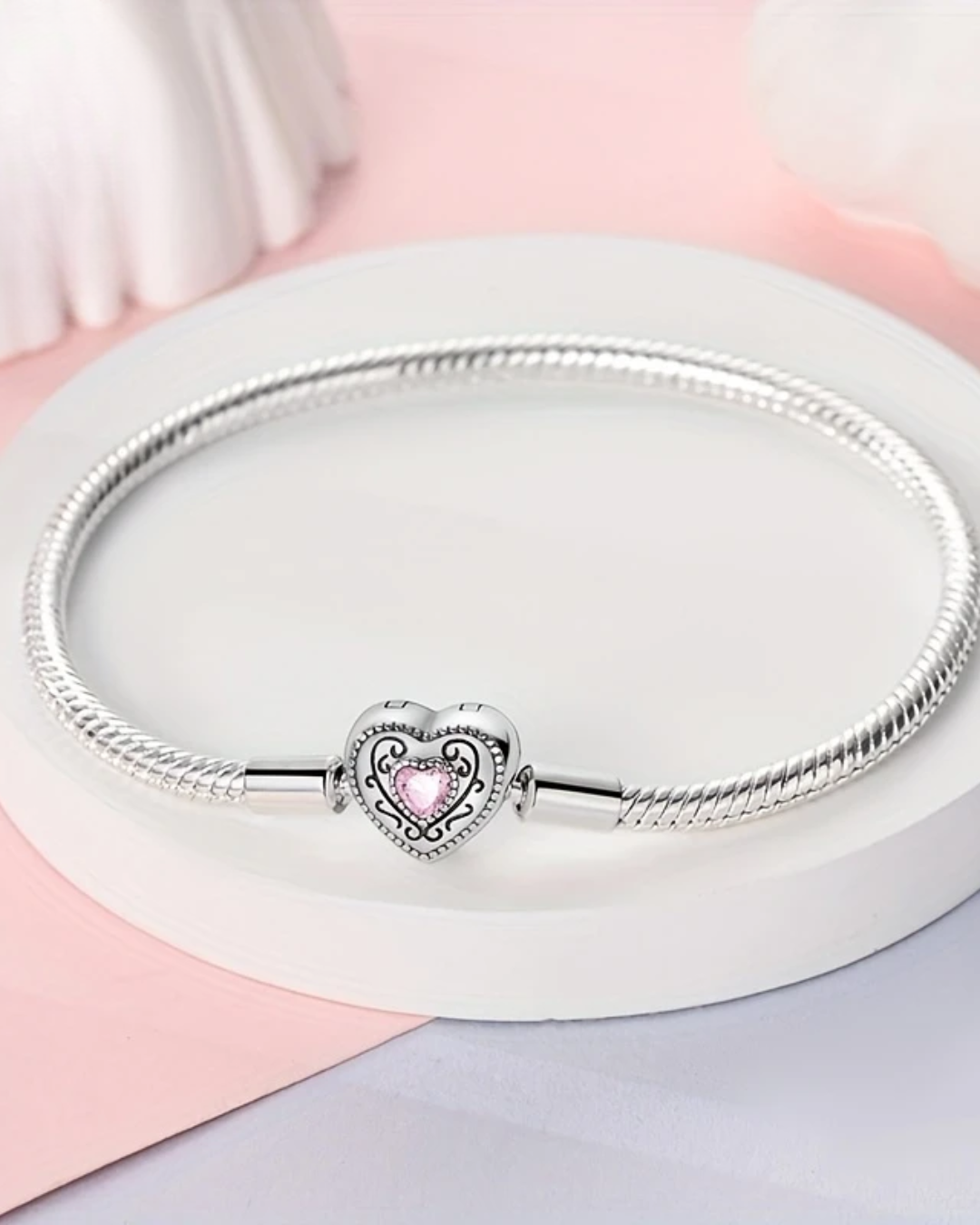 BRAZALETE DISEÑO SEMI RIGIDO CON DIJE CORAZÓN - PRE ORDEN