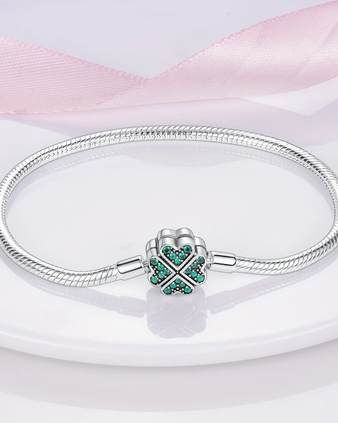 BRAZALETE DISEÑO SEMI RIGIDO CON DIJE TREBOL - PRE ORDEN