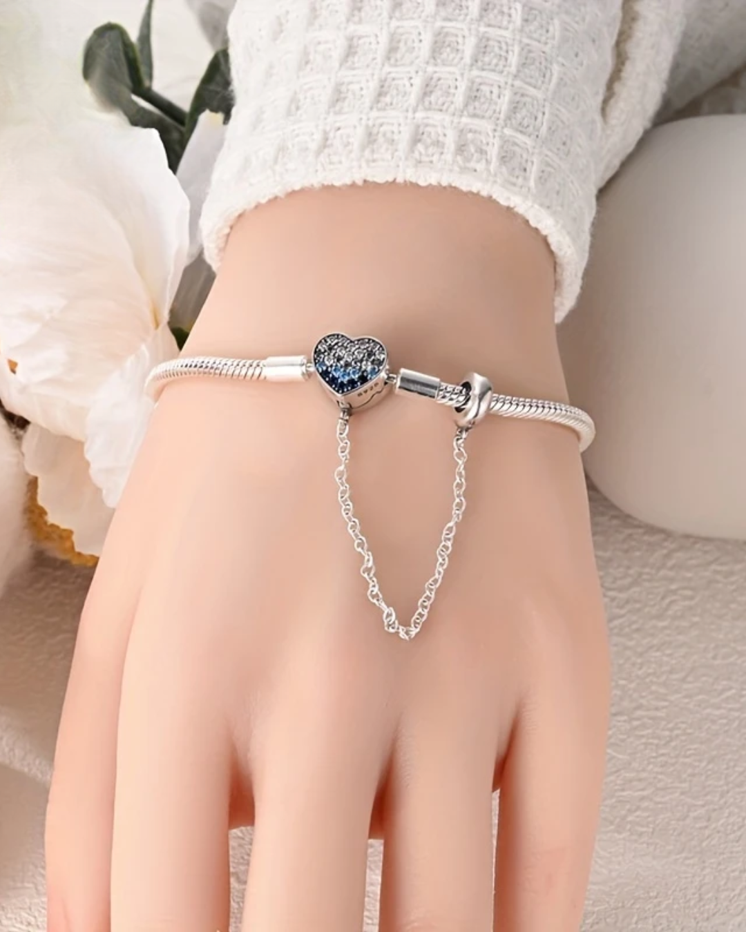 BRAZALETE DISEÑO SEMI RIGIDO CON CORAZÓN - PRE ORDEN
