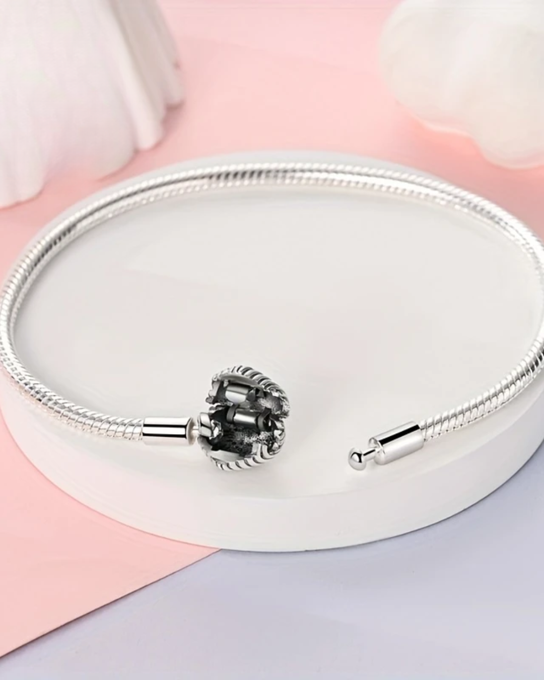 BRAZALETE DISEÑO SEMI RIGIDO CON CORAZÓN - PRE ORDEN