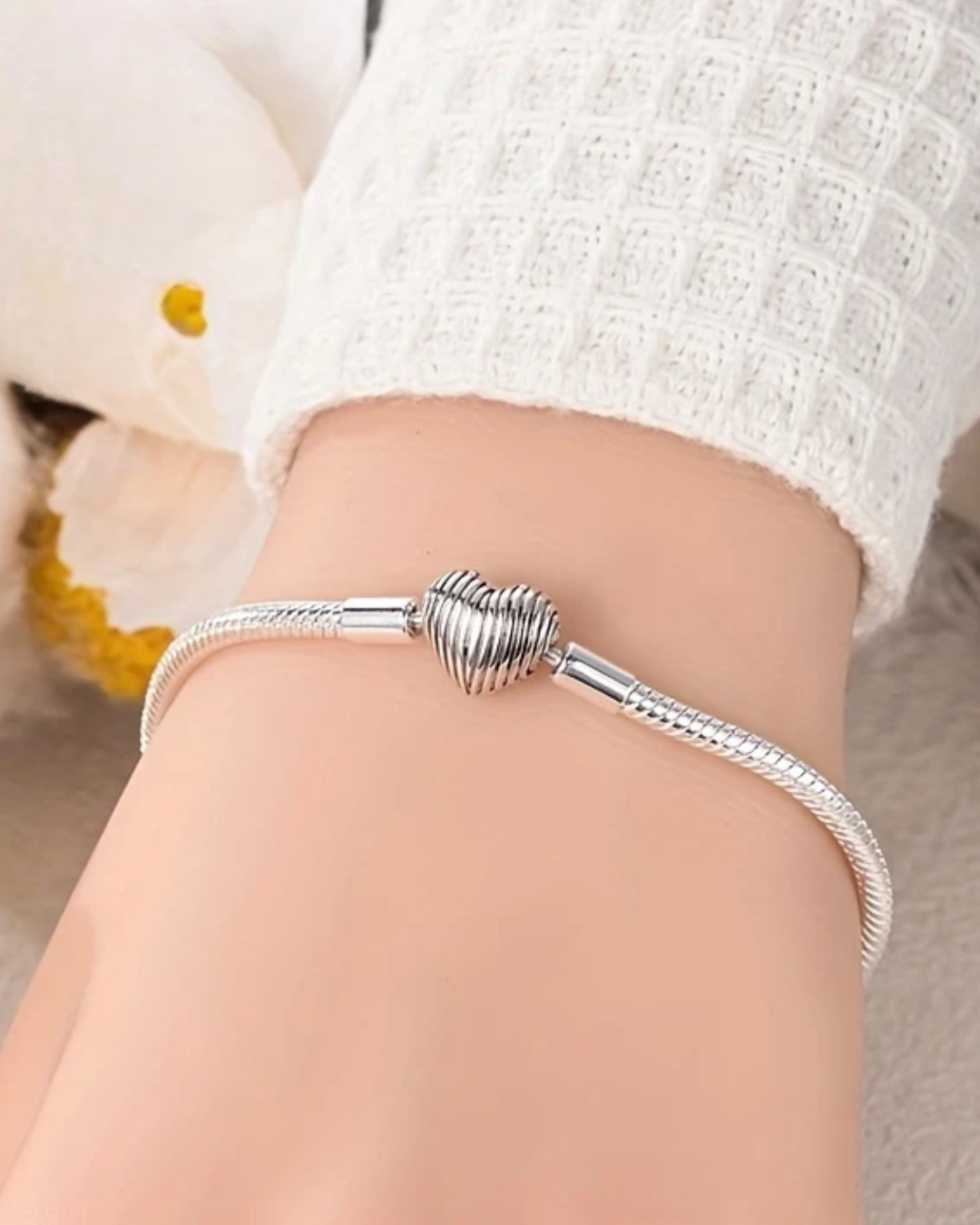 BRAZALETE DISEÑO SEMI RIGIDO CON CORAZÓN - PRE ORDEN