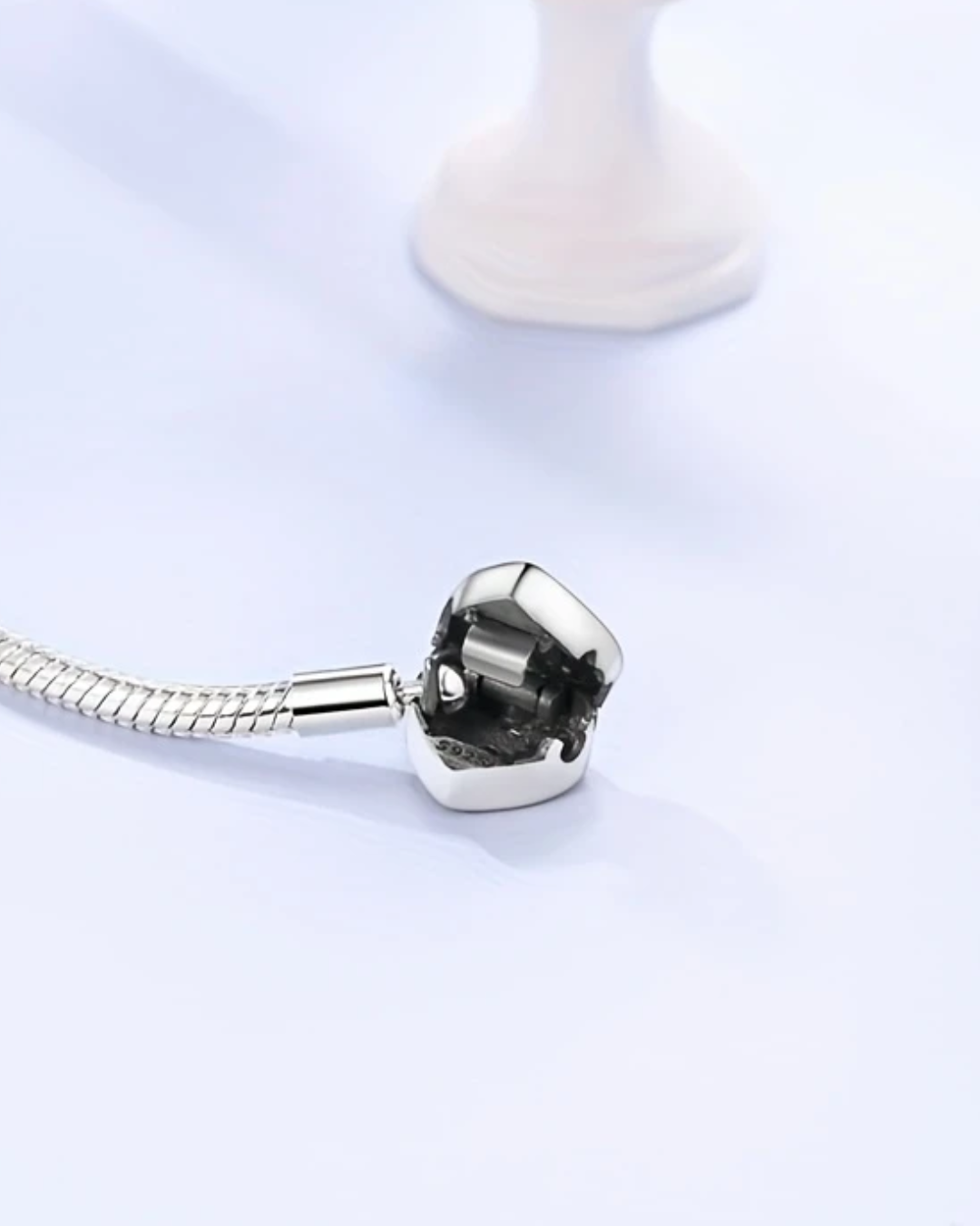 BRAZALETE DISEÑO SEMI RIGIDO CON BROCHE DE OJO TURCO - PRE ORDEN