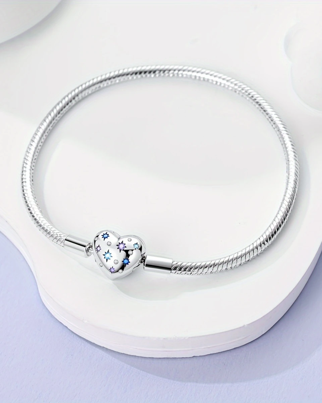BRAZALETE DISEÑO SEMI RIGIDO CON DIJE CORAZÓN - PRE ORDEN
