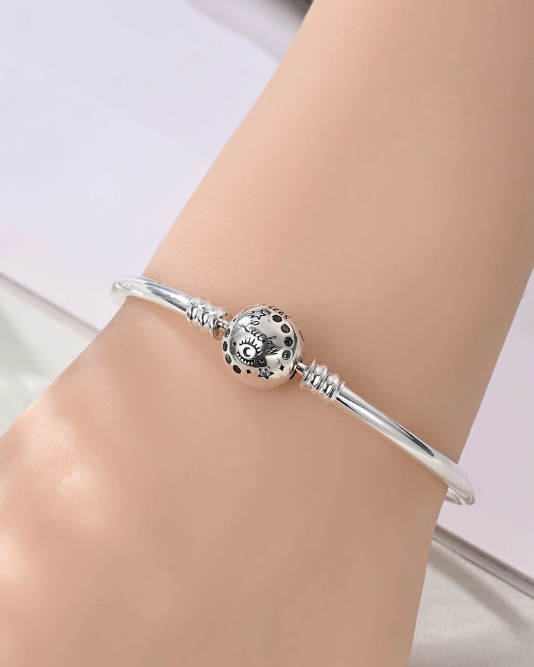 BRAZALETE DISEÑO RIGIDO CON BROCHE REDONDO - PRE ORDEN