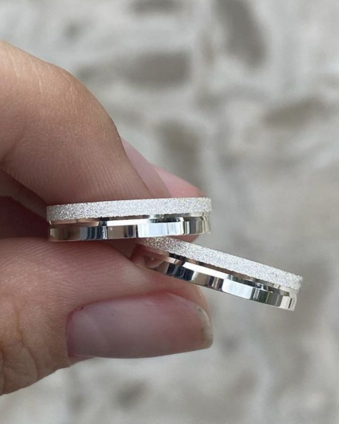 DUO DE ANILLOS BORDE TEXTURIZADO Y PERSONALIZADO EXTERIOR