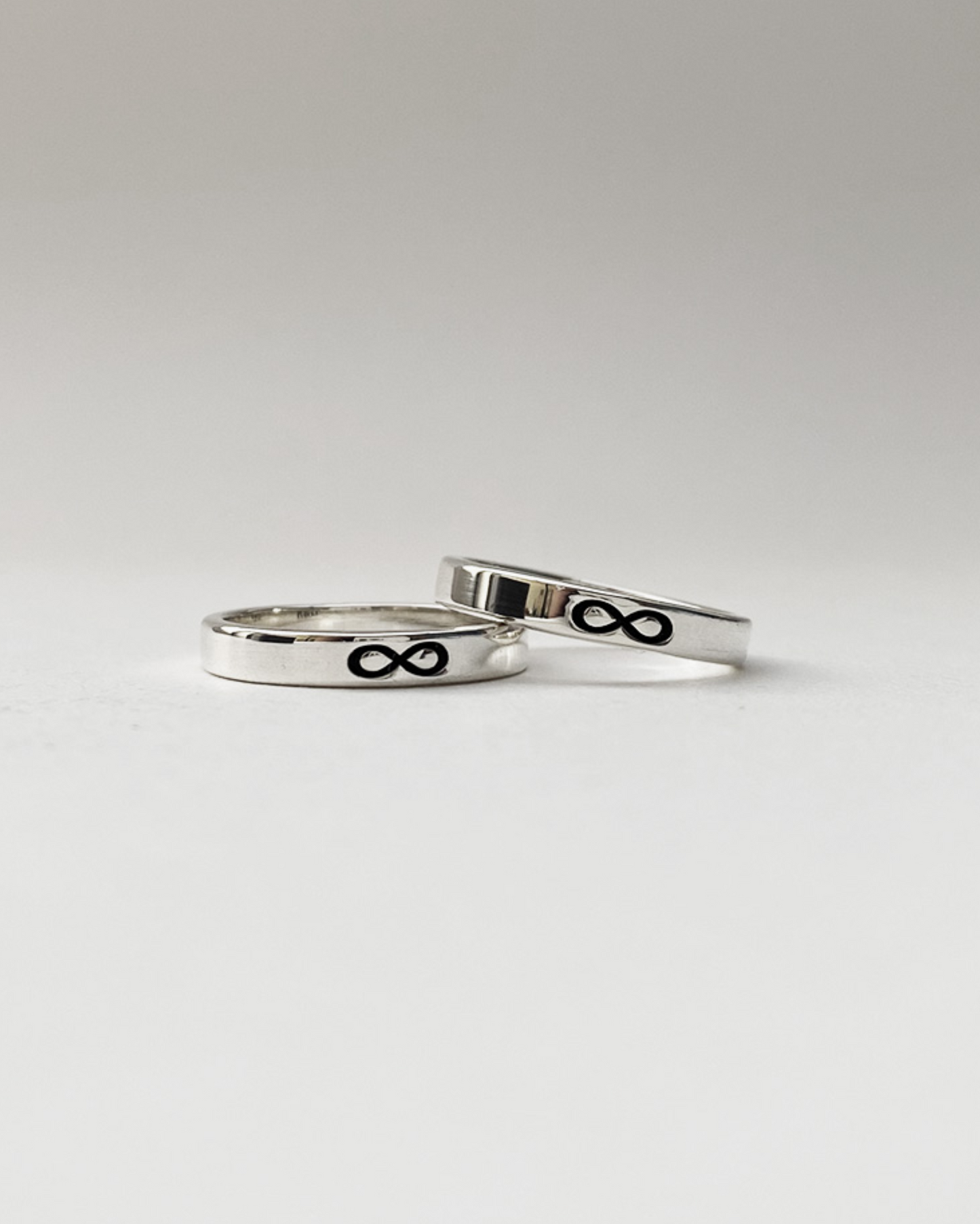 Anillos para pareja minimalista infinito