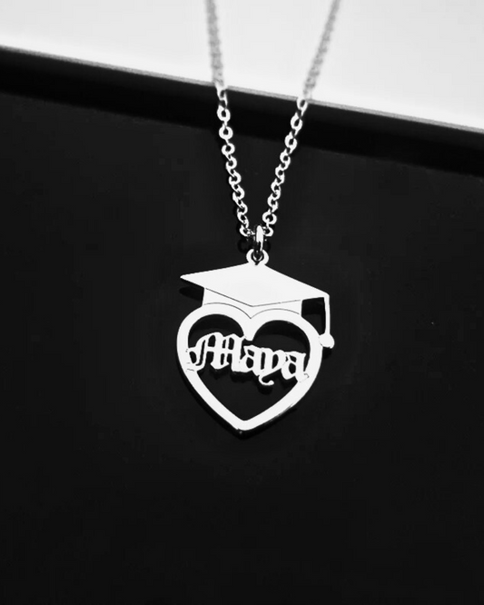 Collar birrete + corazón con nombre