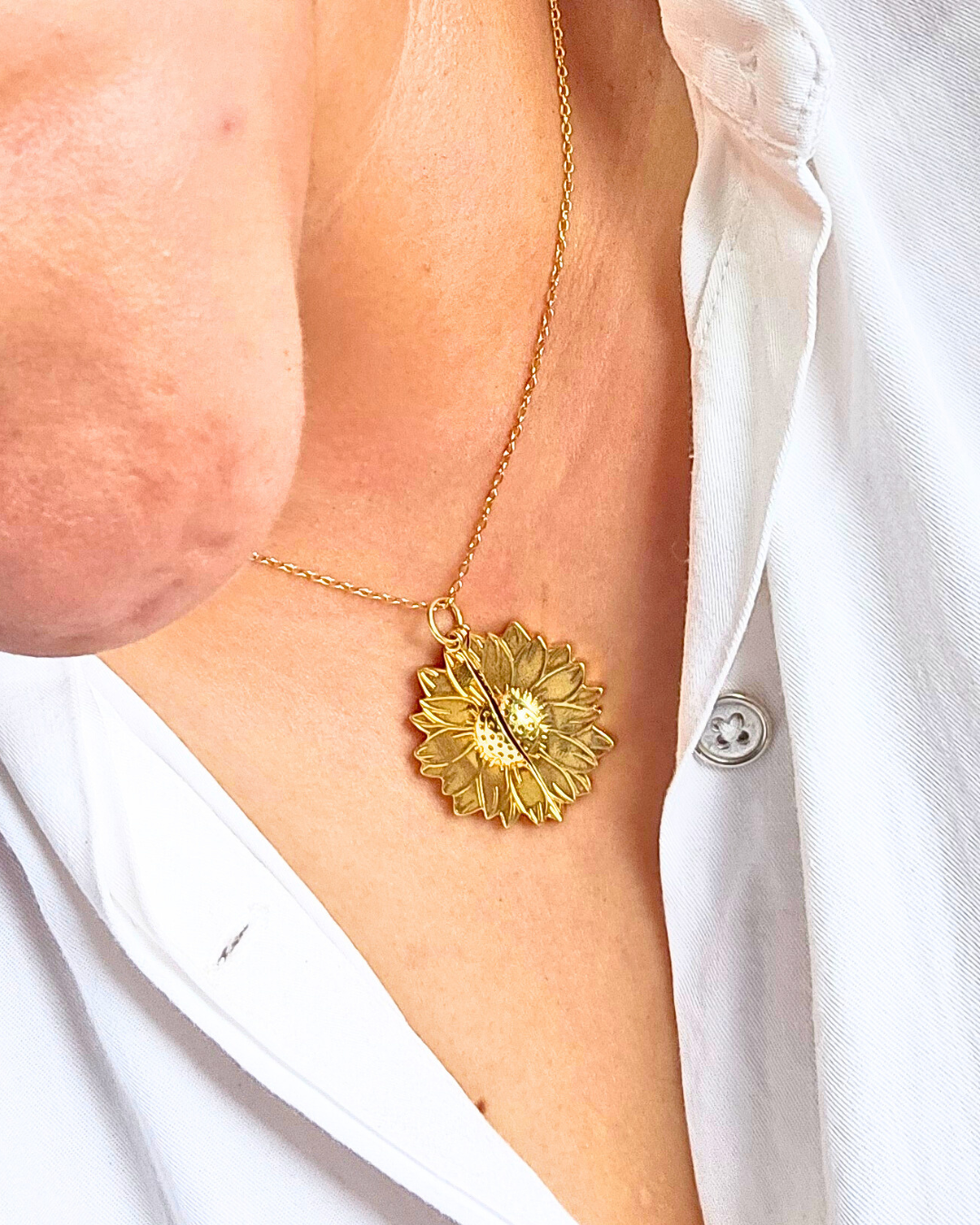 COLLAR GIRASOL RELICARIO