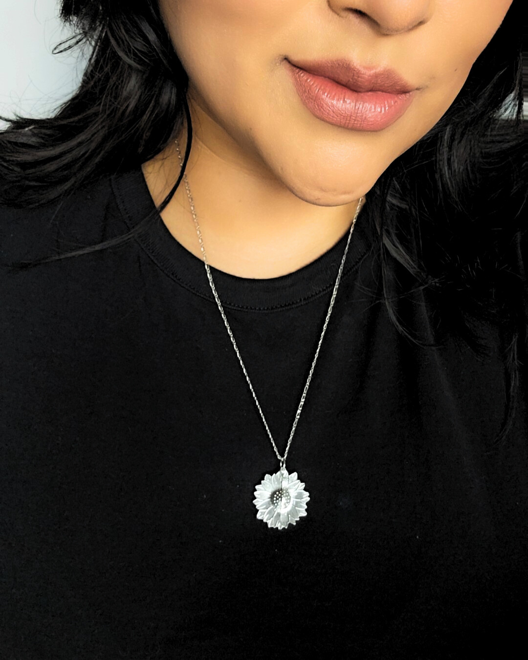 COLLAR GIRASOL RELICARIO