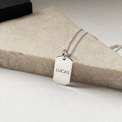 Collar placa Lucas