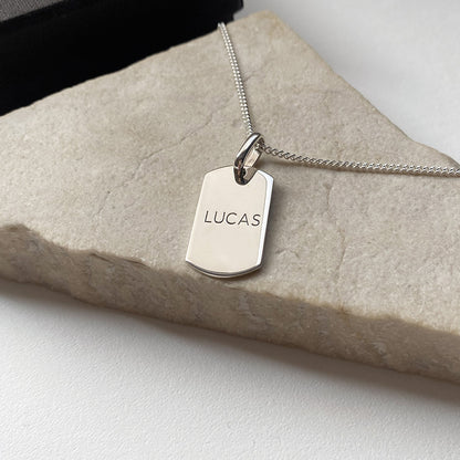 Collar placa Lucas