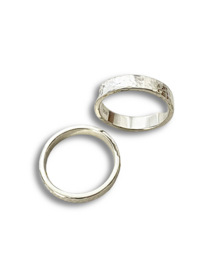 DUO DE ANILLOS TEXTURA MARTILLADA