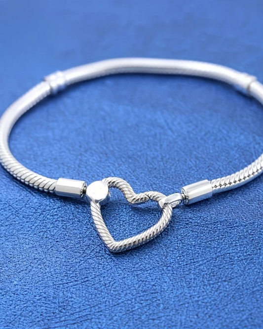 BRAZALETE DISEÑO SEMI RIGIDO CON DIJE CORAZÓN - PRE ORDEN