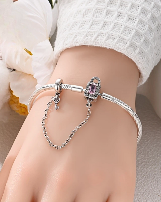 BRAZALETE DISEÑO SEMI RIGIDO CON DIJE CANDADO - PRE ORDEN