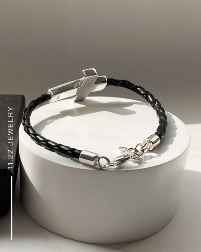 Pulsera plata Cruz y cuero ecológico trenzado